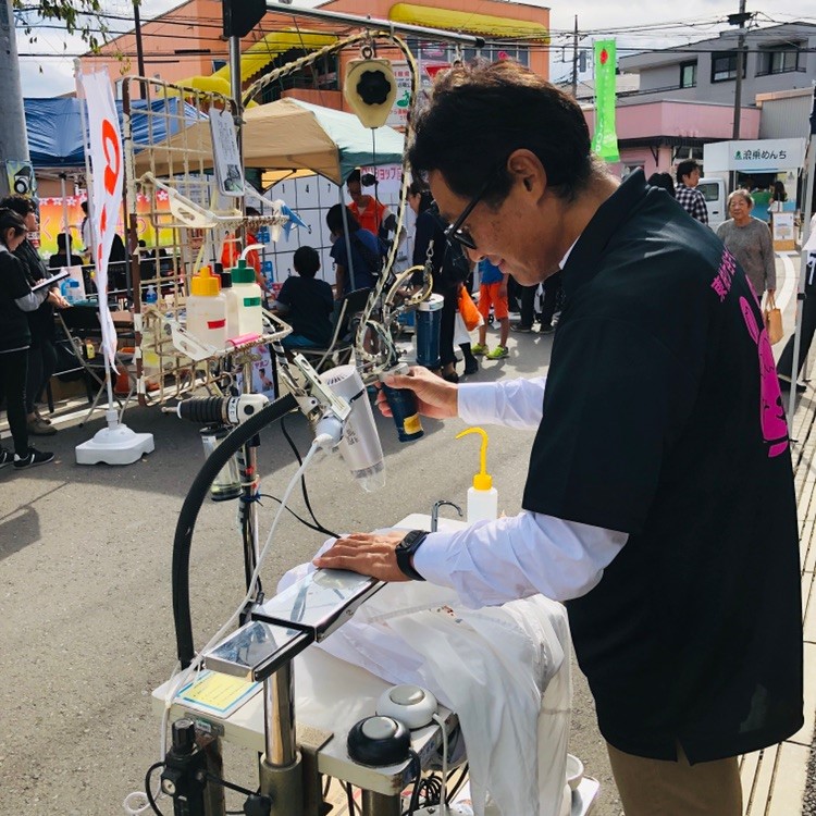 青空　シミ抜き実演